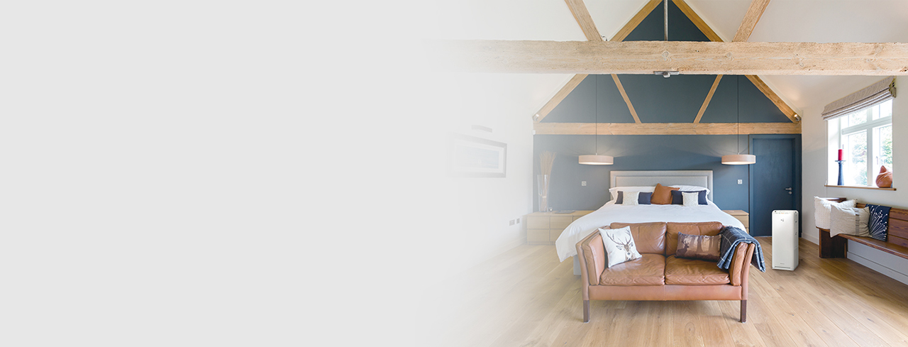 Мать и дочь в помещении